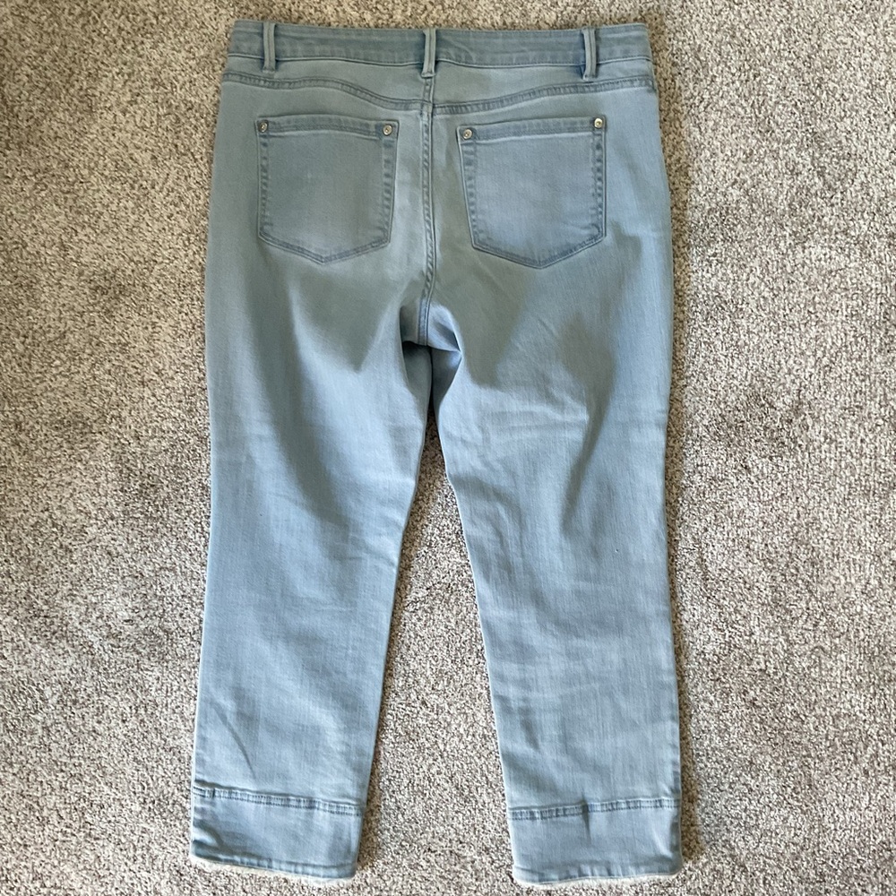 J JILL Authentic Fit Cropped Jeans Oxford Wash Blue Fringe Hem Stretch Denim 10 - Picture 9 of 11